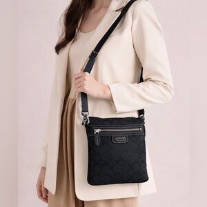 Coach Penelope Swingpack Black Signature Canvas Leather Crossbody Messenger Bag